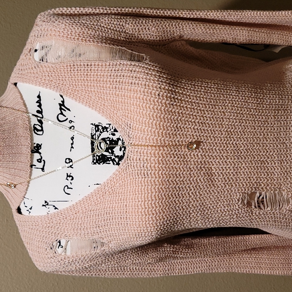 ⛄BNWT Beautiful, Soft V- Neck Choker Style Sweater